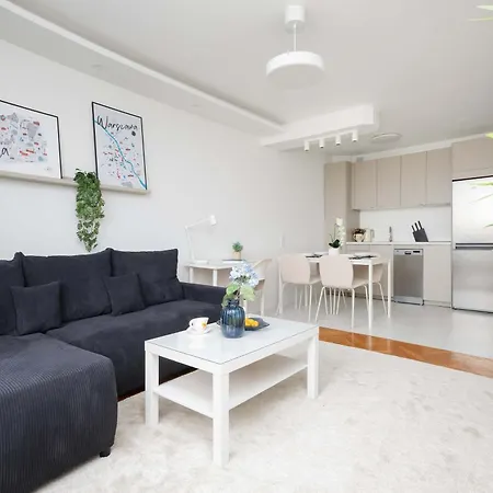 Modern With Air Conditioning In Downtown By Renters *