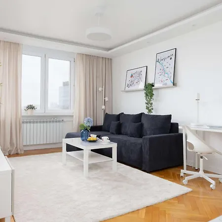Modern With Air Conditioning In Downtown By Renters