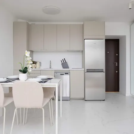 Modern With Air Conditioning In Downtown By Renters