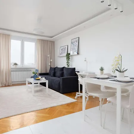 Modern With Air Conditioning In Downtown By Renters *